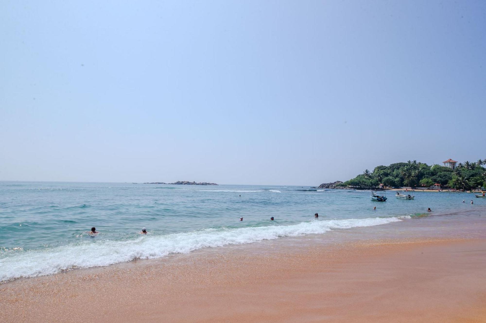 The Waves Unawatuna Exterior photo