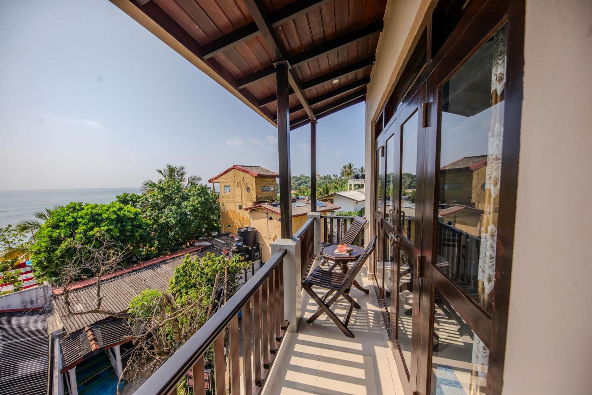The Waves Unawatuna Exterior photo